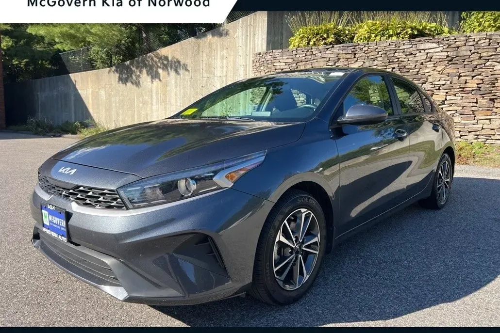 2023 Kia Forte LXS photo 1