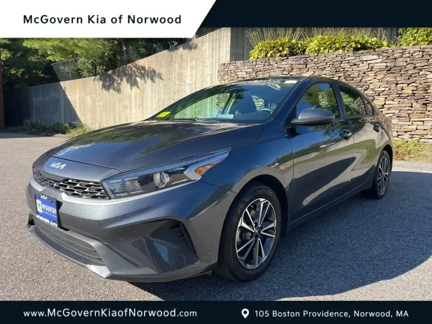 2023 Kia Forte LXS photo 1