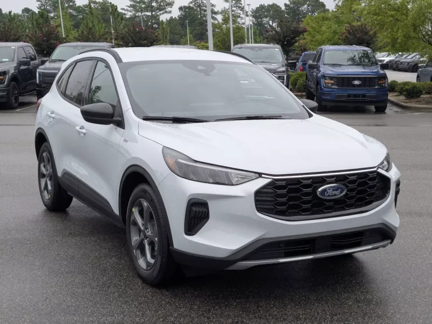 2025 Ford Escape ST-Line photo 1