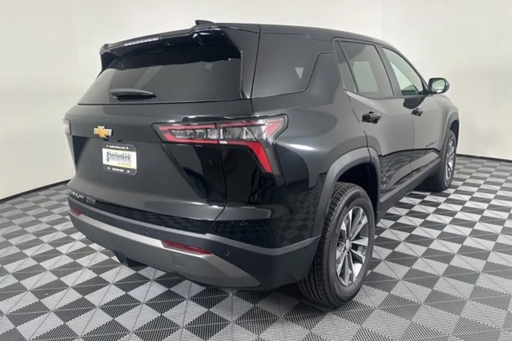 2026 Chevrolet Equinox LT photo 1