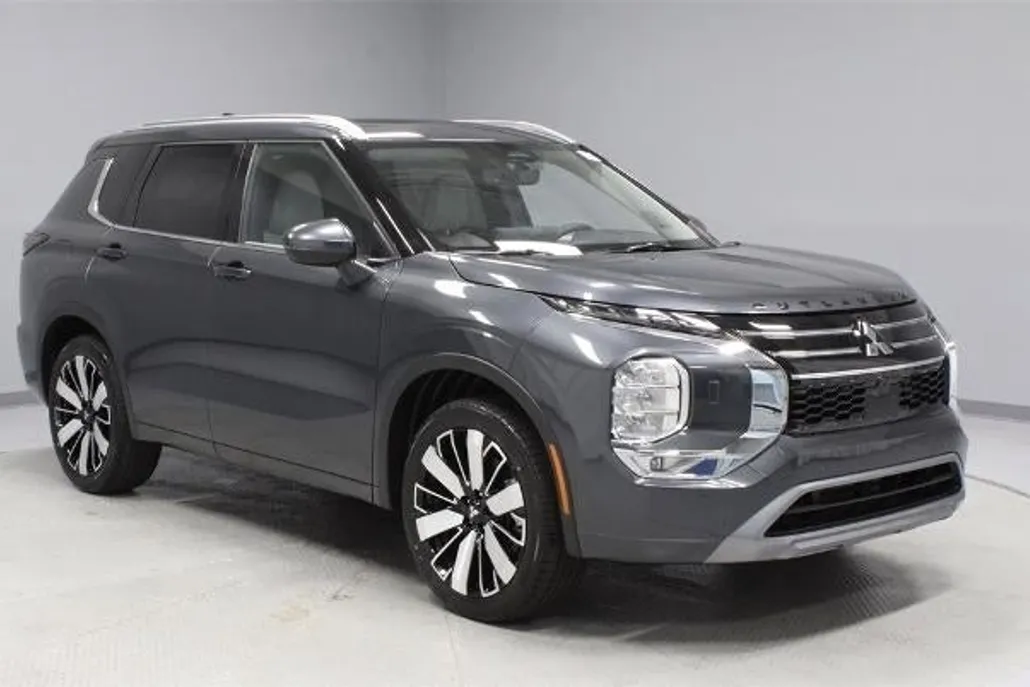 2025 Mitsubishi Outlander SEL photo 1