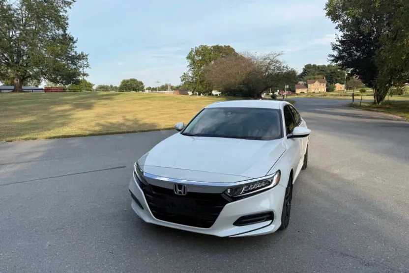 2019 Honda Accord LX photo 1