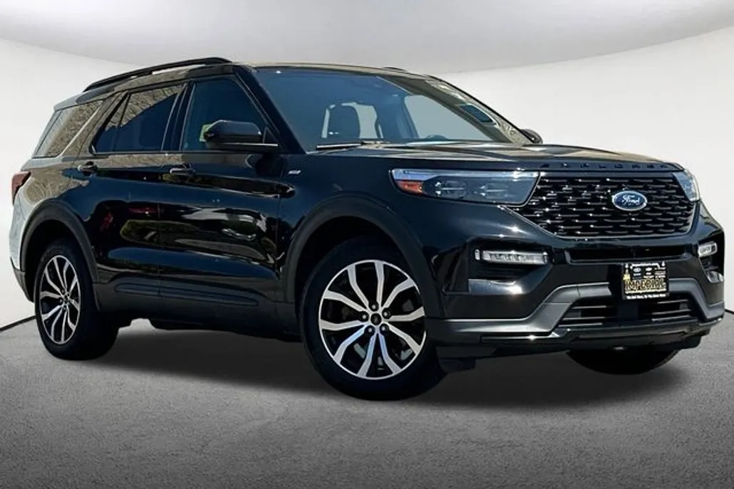 2022 Ford Explorer ST-Line photo 1