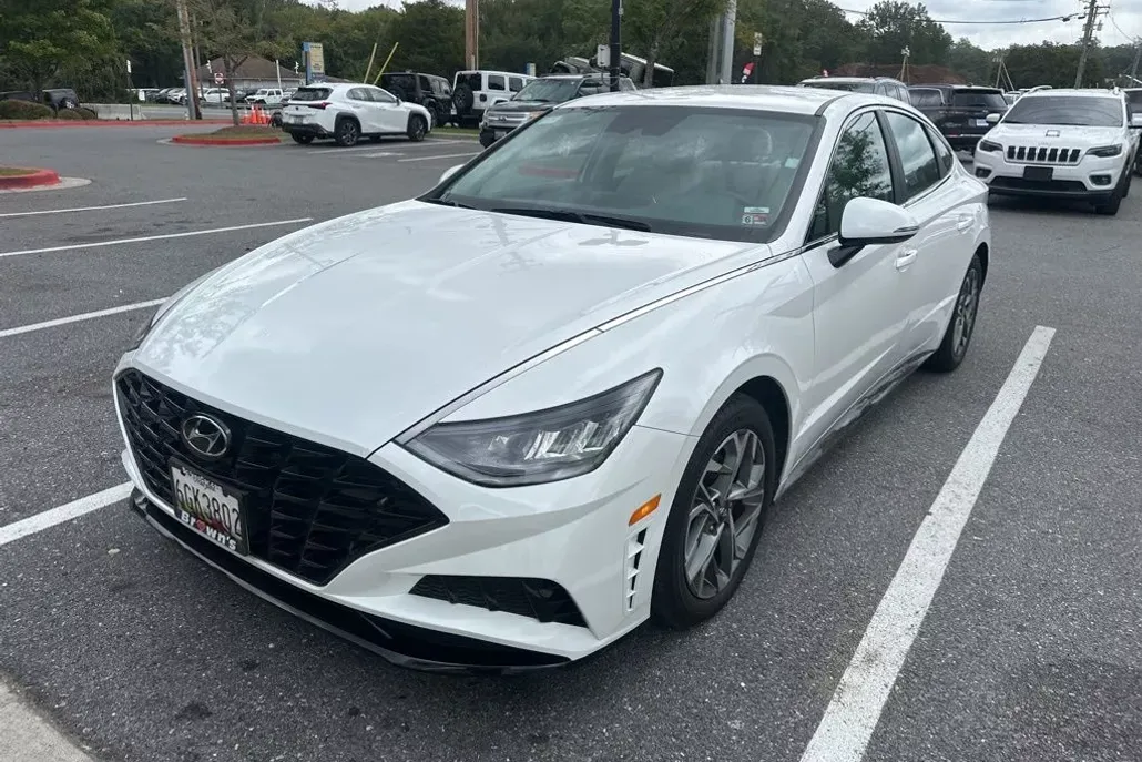 2022 Hyundai Sonata SEL photo 1