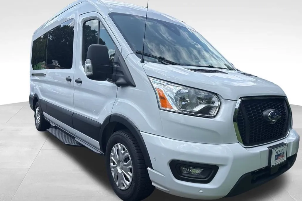 2022 Ford Transit Passenger XL photo 1