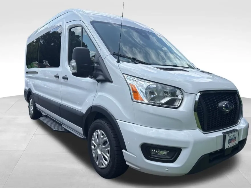 2022 Ford Transit Passenger XL photo 1