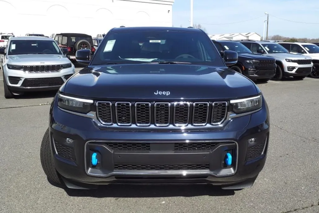 2024 Jeep Cherokee Overland 4xe photo 1