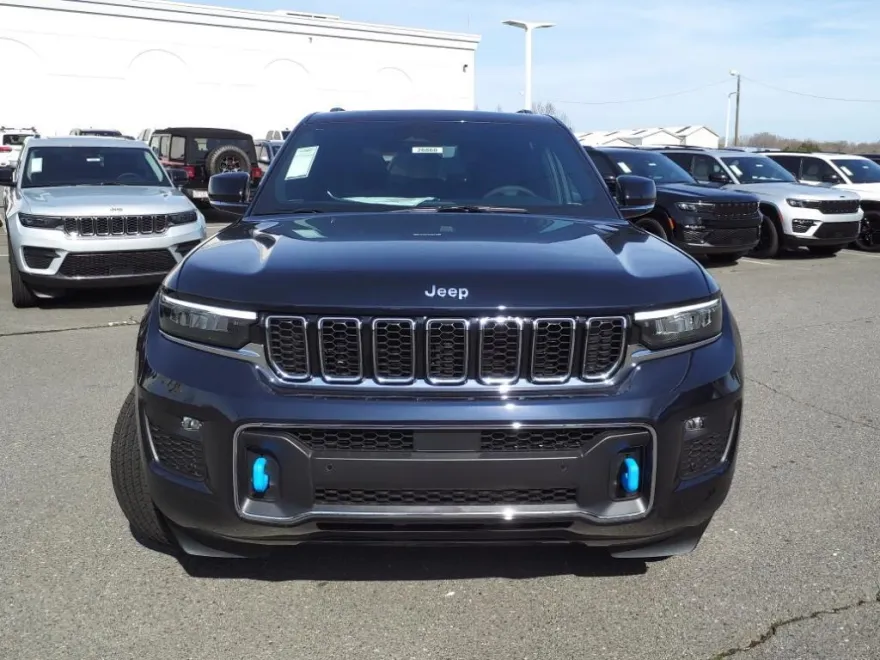 2024 Jeep Cherokee Overland 4xe photo 1