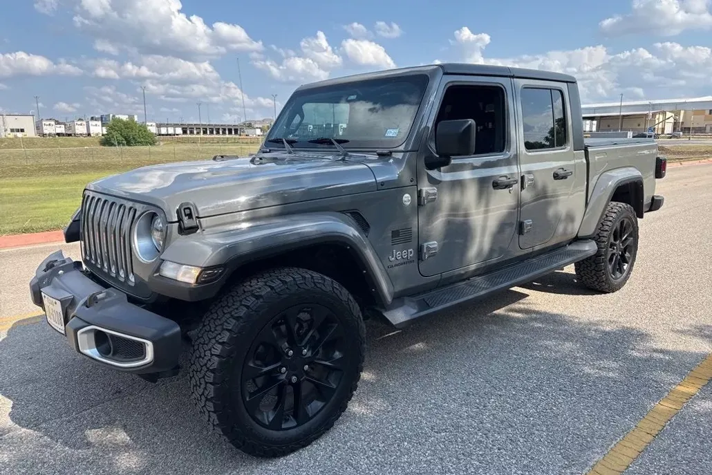 2022 Jeep Gladiator Overland photo 1