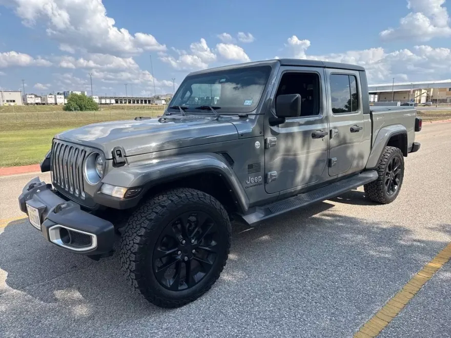 2022 Jeep Gladiator Overland photo 1