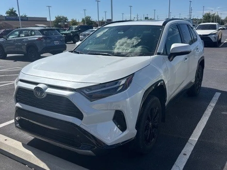 2023 Toyota RAV4 Hybrid SE photo 1