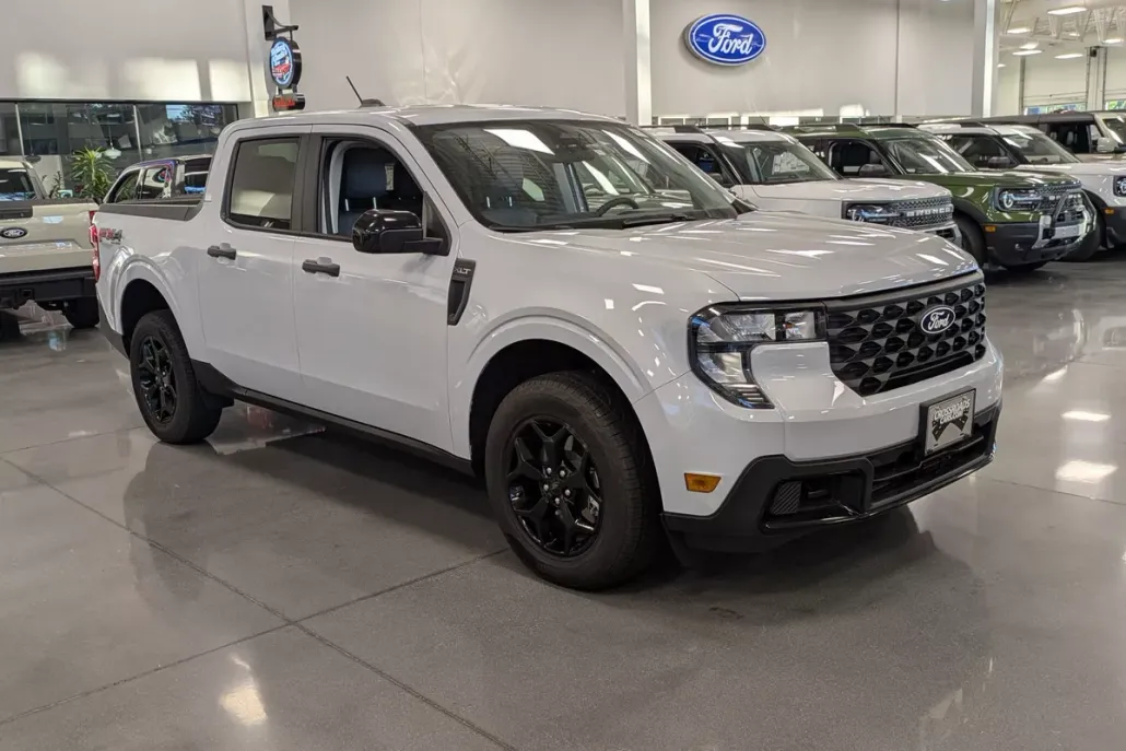 2025 Ford Maverick XLT photo 1