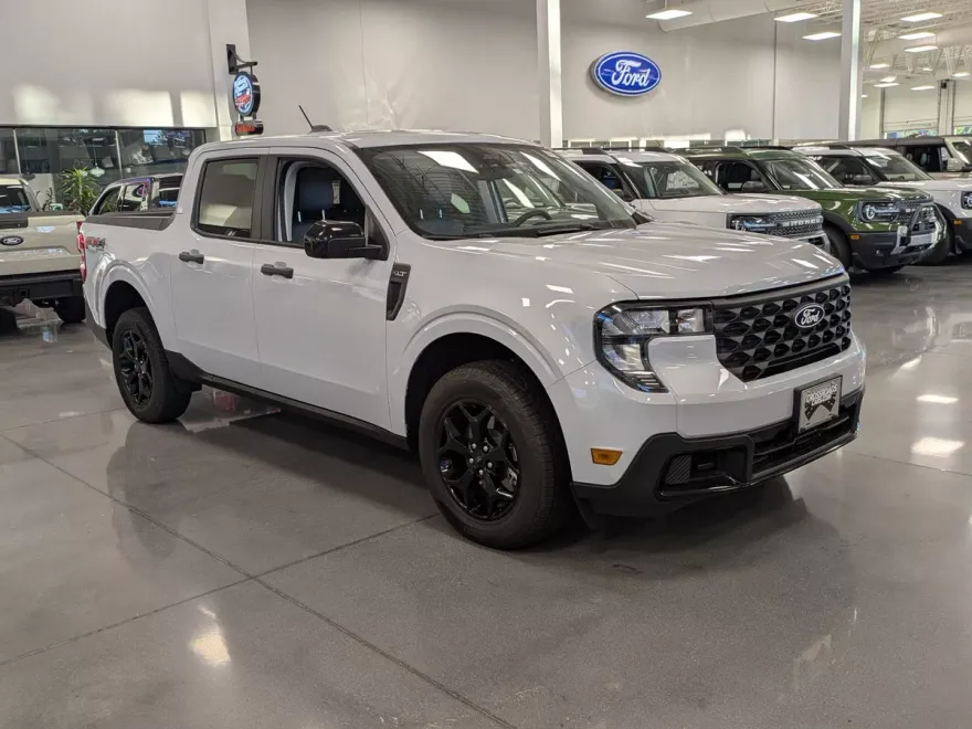 2025 Ford Maverick XLT photo 1