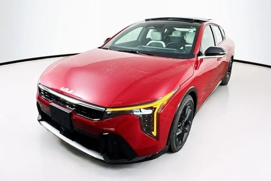 2025 Kia K4 GT-Line Turbo photo 1