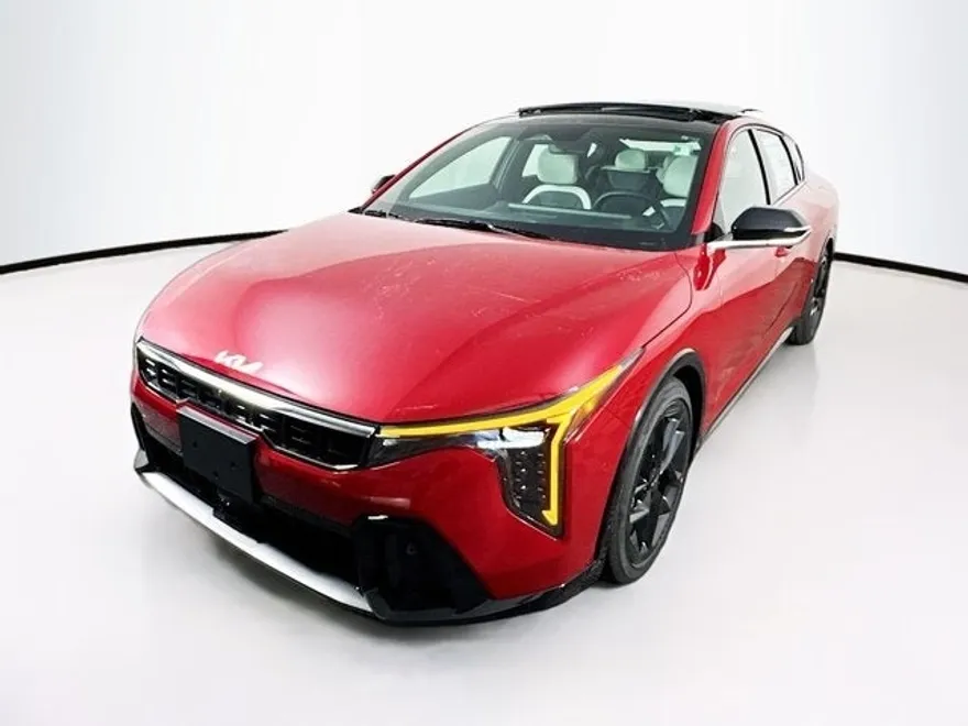 2025 Kia K4 GT-Line Turbo photo 1
