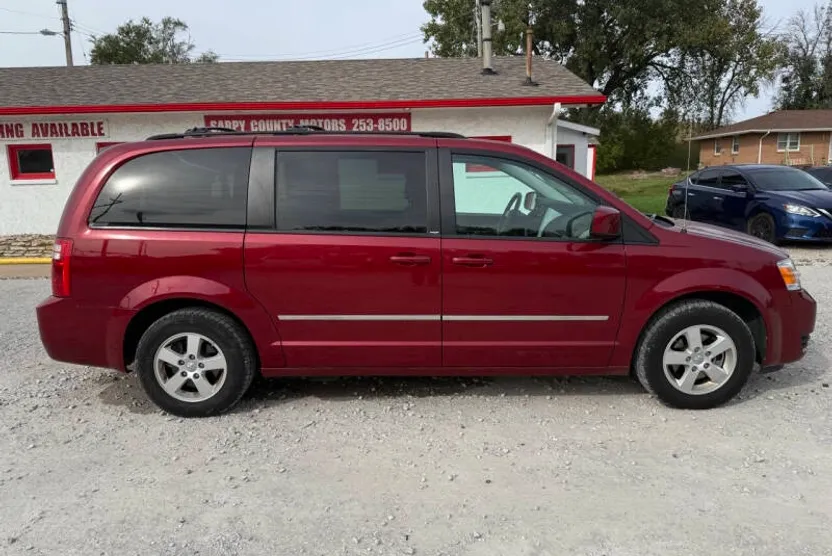 2010 Dodge Grand Caravan SXT photo 1