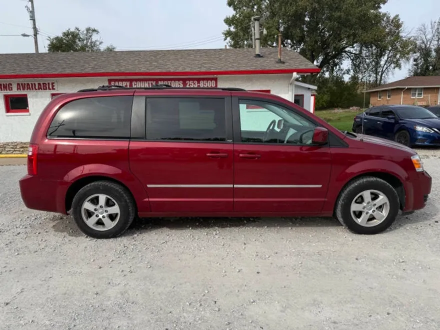 2010 Dodge Grand Caravan SXT photo 1