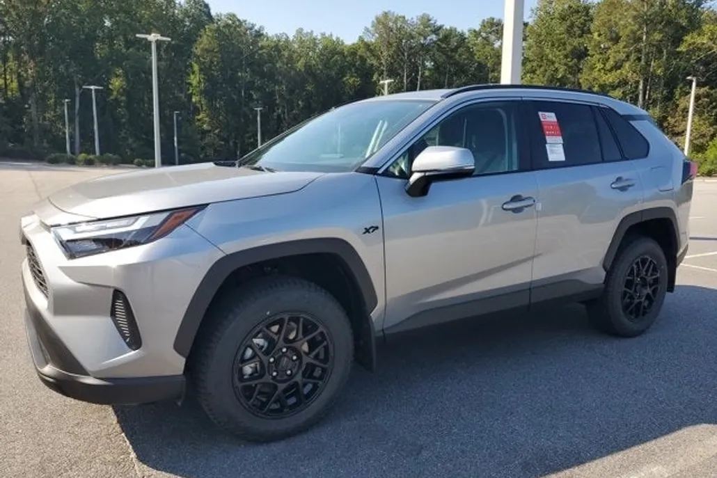 2025 Toyota RAV4 XLE photo 1