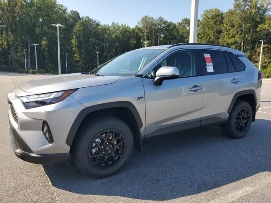 2025 Toyota RAV4 XLE photo 1