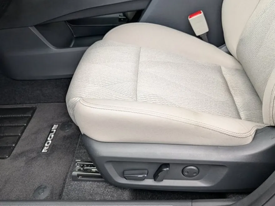 2025 Nissan Rogue SV photo 1