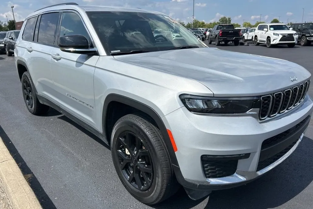 2022 Jeep Grand Cherokee Limited photo 1