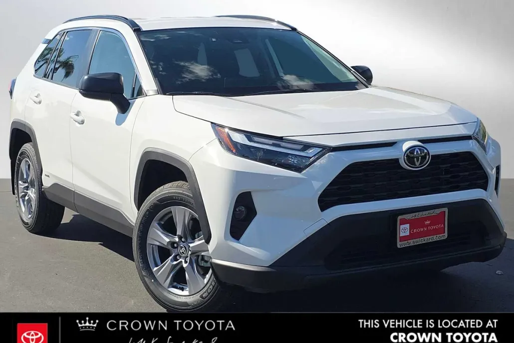 2025 Toyota RAV4 Hybrid LE photo 1