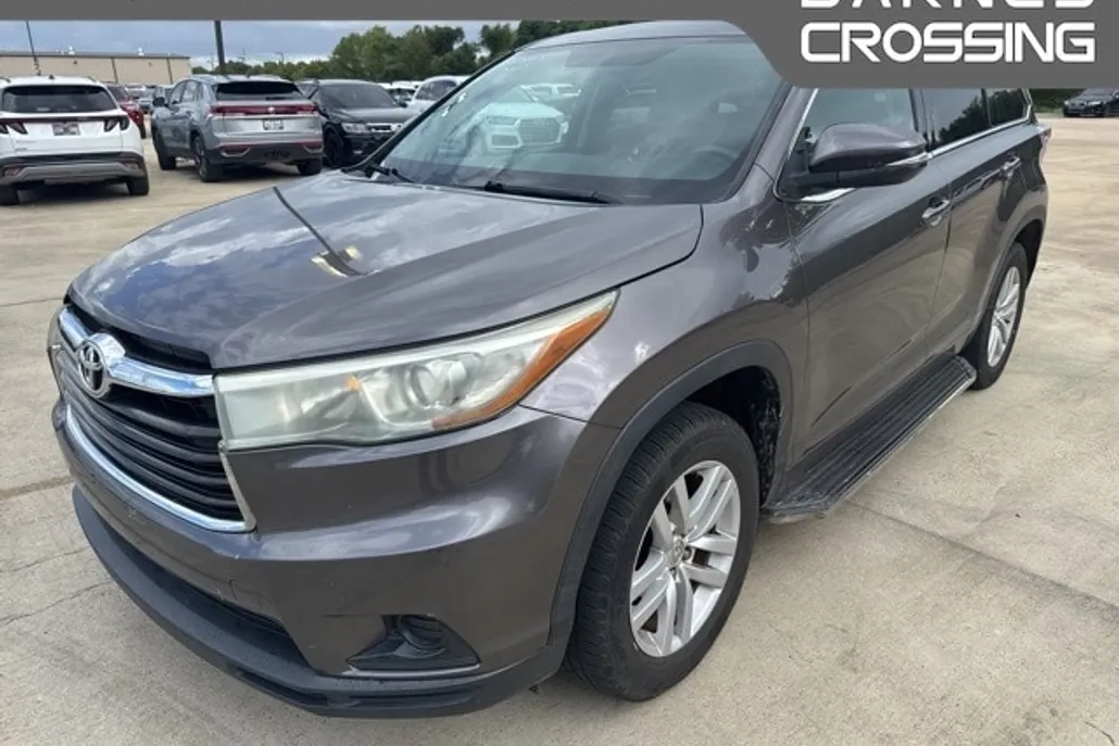 2015 Toyota Highlander LE photo 1