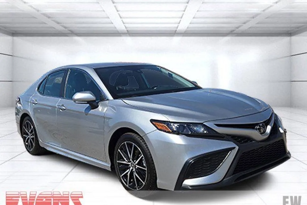 2024 Toyota Camry SE photo 1
