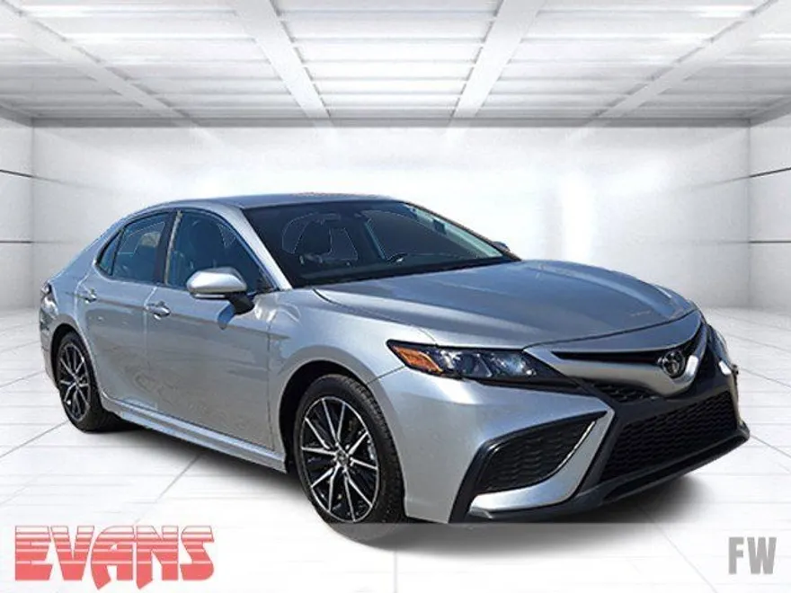 2024 Toyota Camry SE photo 1