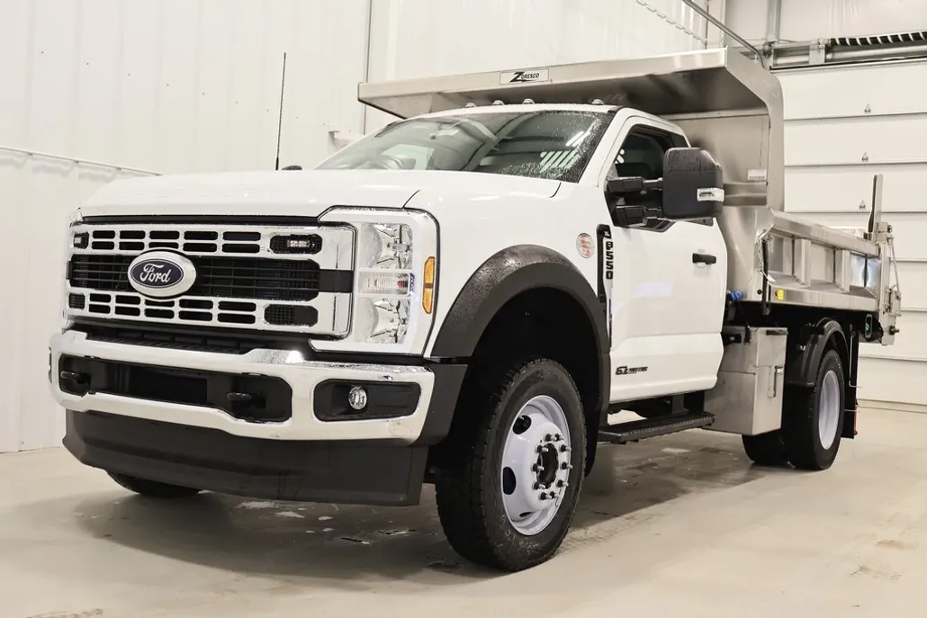 2024 Ford F-550 photo 1