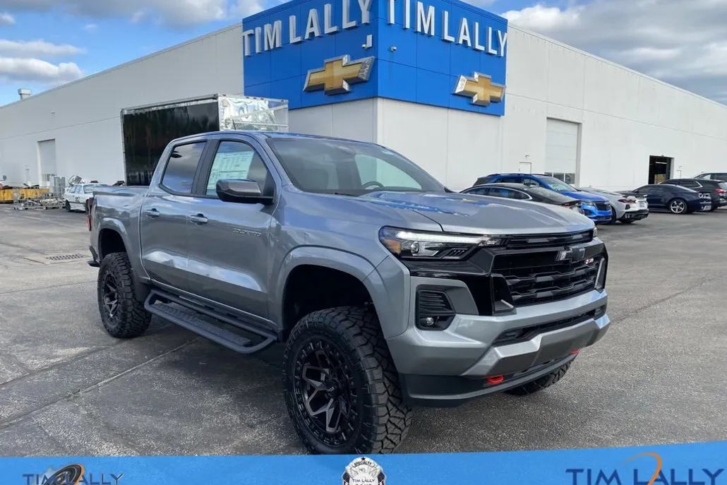 2025 Chevrolet Colorado Z71 photo 1