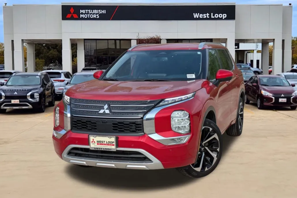 2024 Mitsubishi Outlander SEL photo 1