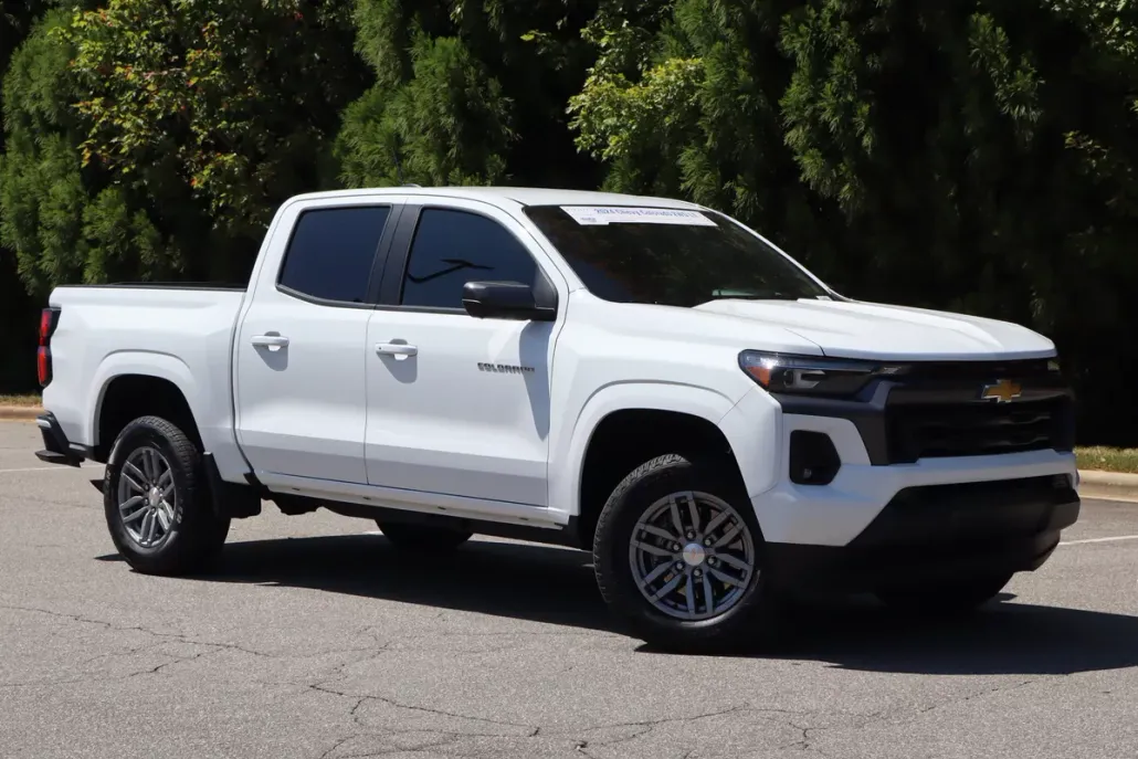 2024 Chevrolet Colorado LT photo 1
