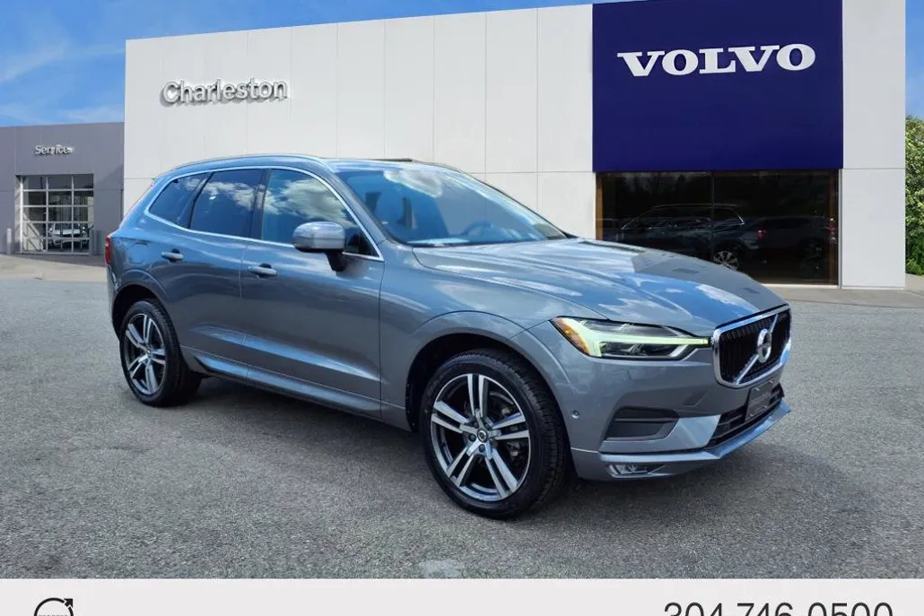 2018 Volvo XC60 Momentum photo 1