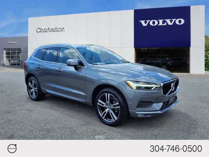 2018 Volvo XC60 Momentum photo 1