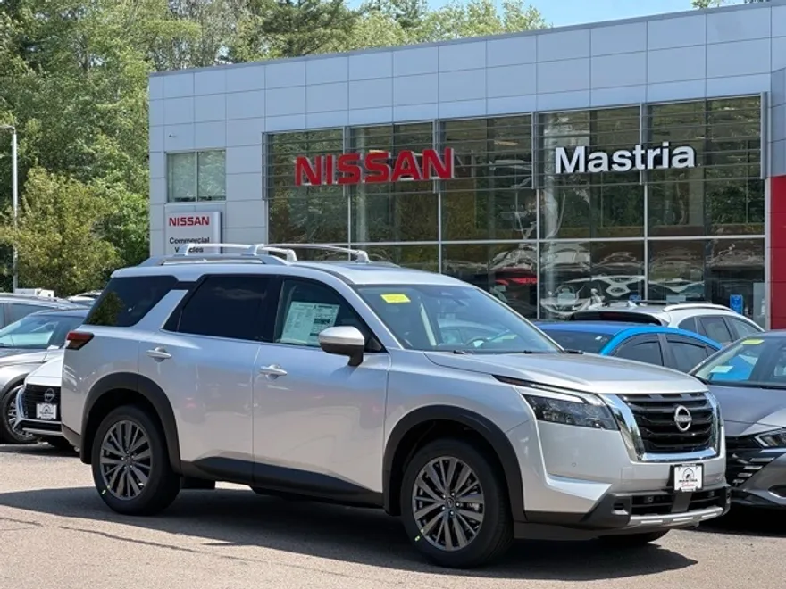 2025 Nissan Pathfinder SL photo 1