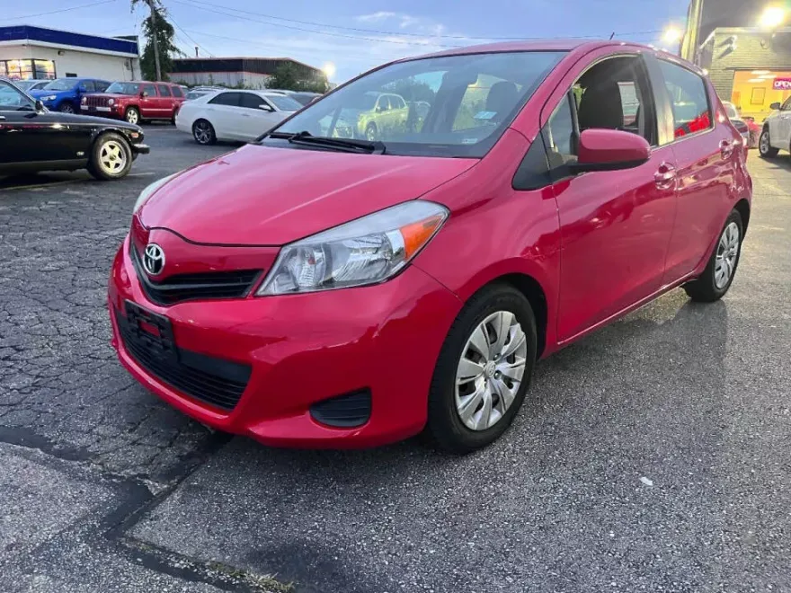 2014 Toyota Yaris LE photo 1