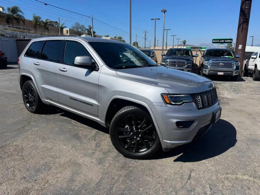 2020 Jeep Grand Cherokee Laredo photo 1