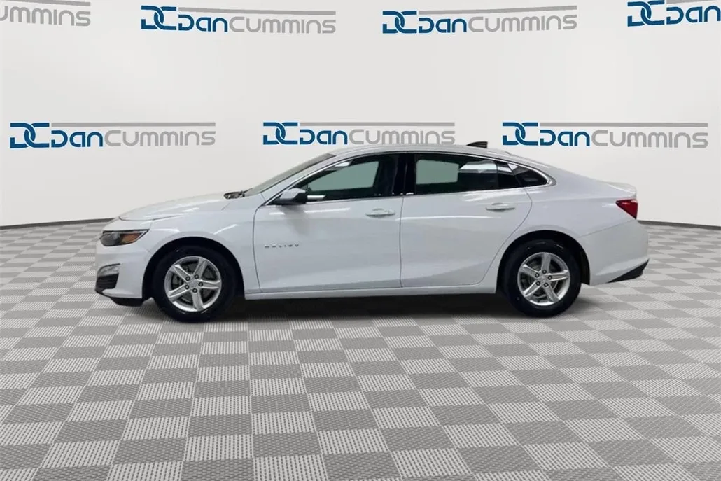 2021 Chevrolet Malibu LS photo 1