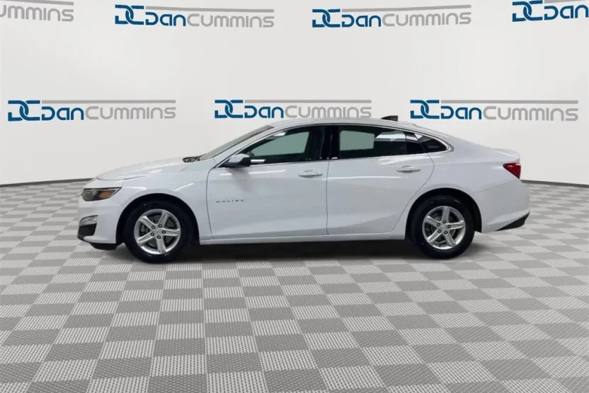 2021 Chevrolet Malibu LS photo 1