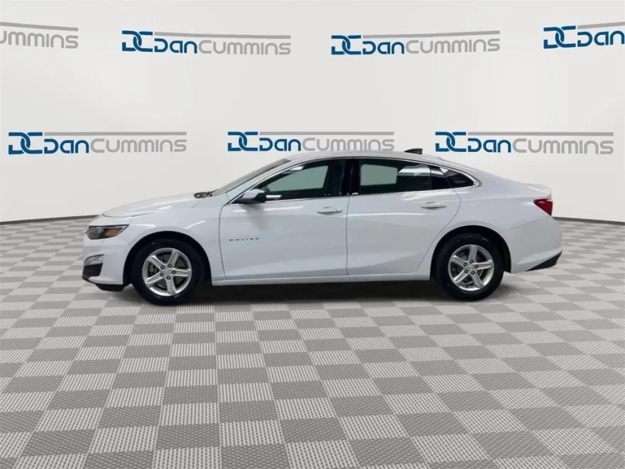 2021 Chevrolet Malibu LS photo 1