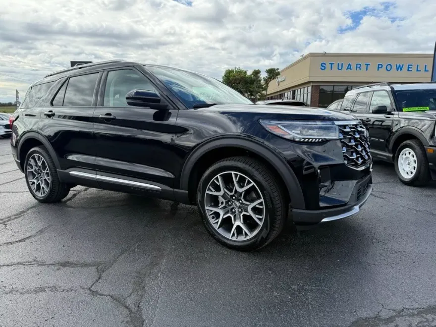 2025 Ford Explorer Platinum photo 1