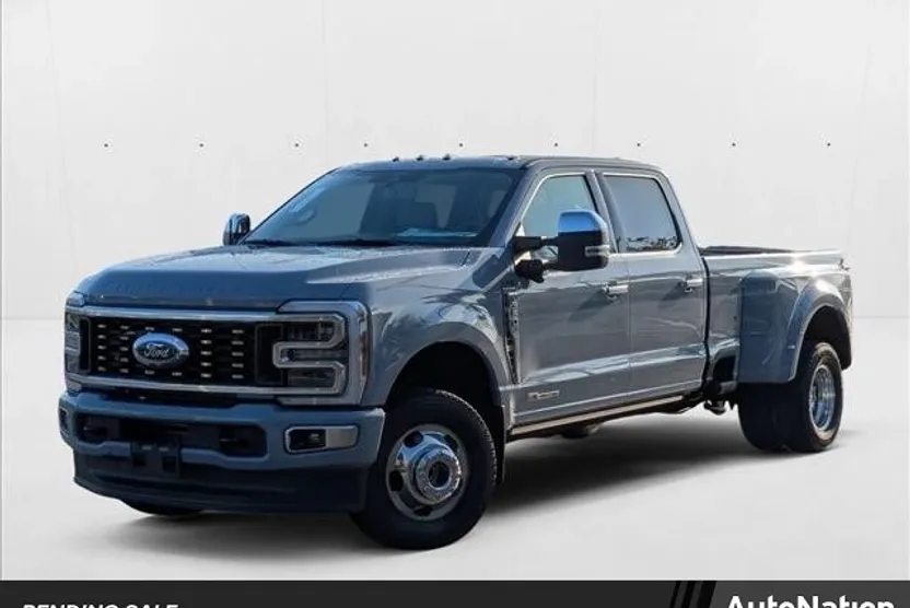 2025 Ford F-350 Platinum photo 1