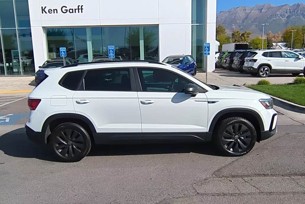2023 Volkswagen Taos S photo 1