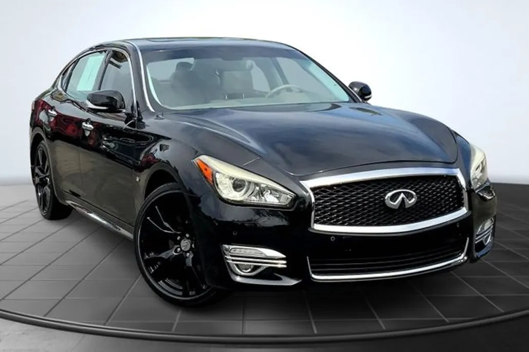2018 Infiniti Q70L 3.7 Luxe photo 1