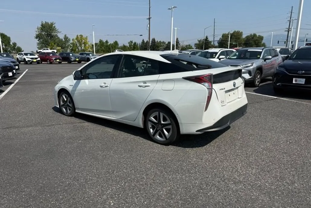 2018 Toyota Prius Four photo 1