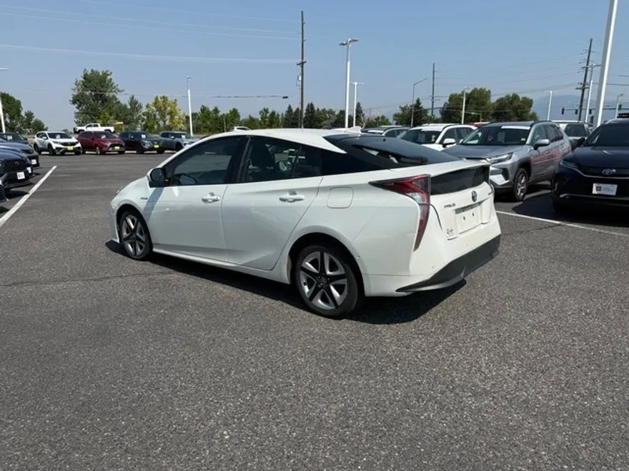 2018 Toyota Prius Four photo 1