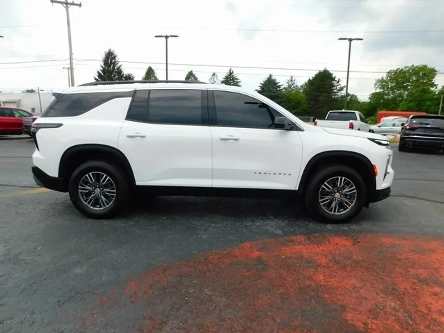 2025 Chevrolet Traverse photo 1