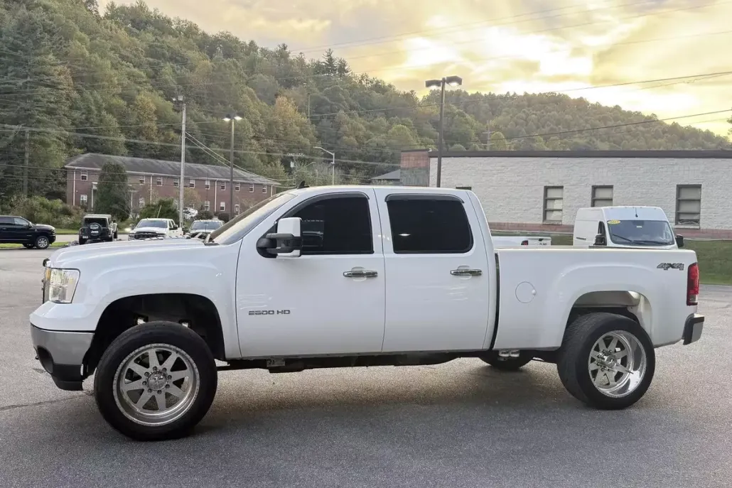 2013 Gmc Sierra SLE photo 1