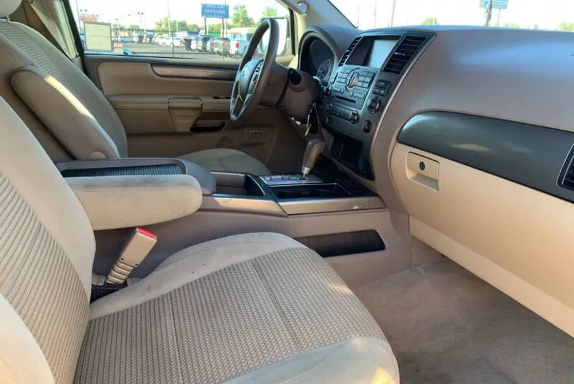2014 Nissan Armada SV photo 1